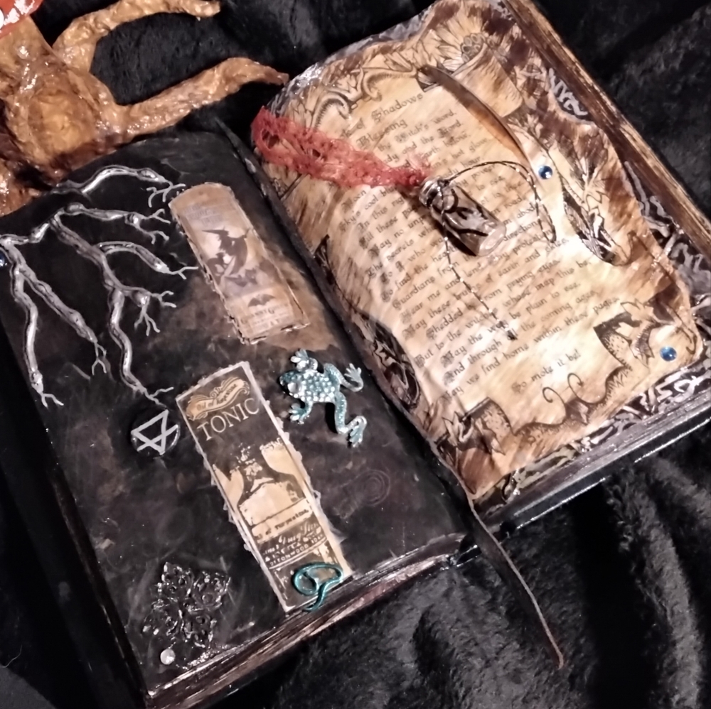 Witches grimoire -protection spell bottle - Picture 2 of 5